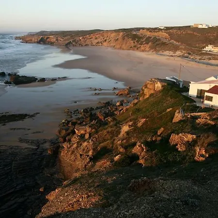 בית נופש Casa Amado, Aldeia Da Pedralva וילה דו ביספו